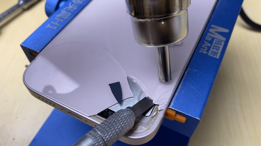 Thay Kính Lưng iPhone 13 Chính Hãng Tại Nha Trang