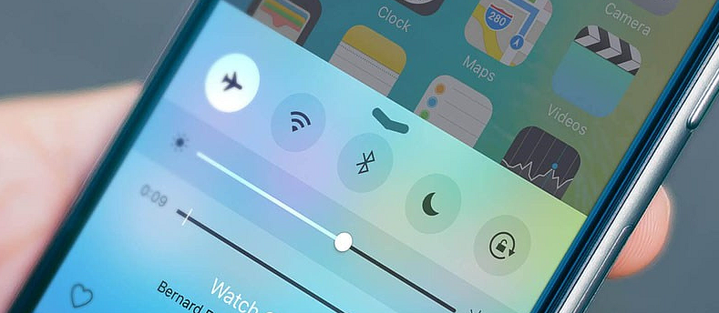 Bật chế độ máy bay - Sửa iPhone mất sóng